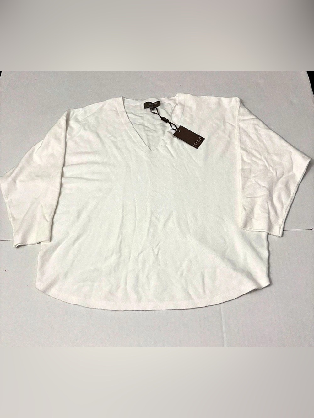 Mila Milano white V-neck pullover top Size M